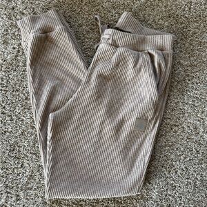 NWOT ALO Yoga Muse Pant Gravel Heather Size Large